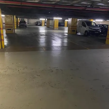 아파트 404 Gale Center Wifi, Parking *